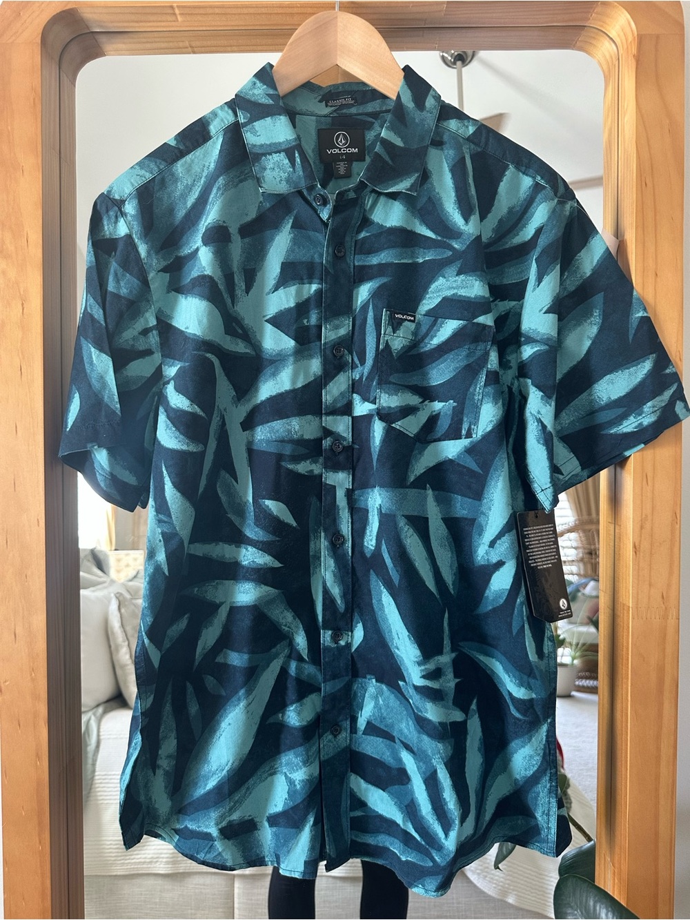 Volcom Teal Abstract Leaf-Print Short Sleeve Button-Down NWT Surf Skate